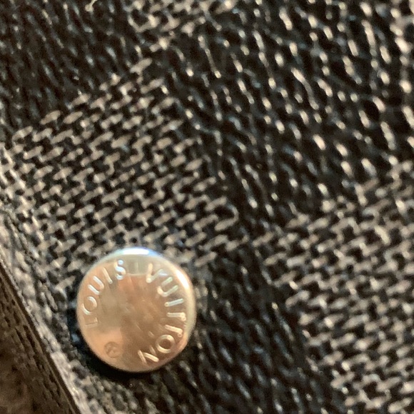 Louis Vuitton 6 Key Holder - Picture 4 of 8